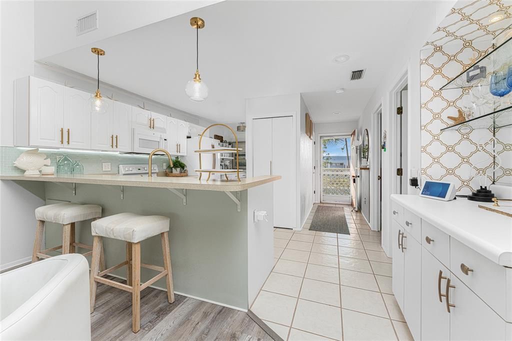 待售: $249,900 (2 贝兹, 2 浴室, 1092 平方英尺)