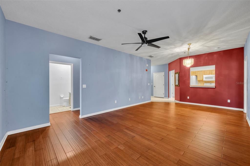 For Sale: $195,000 (3 beds, 2 baths, 1351 Square Feet)