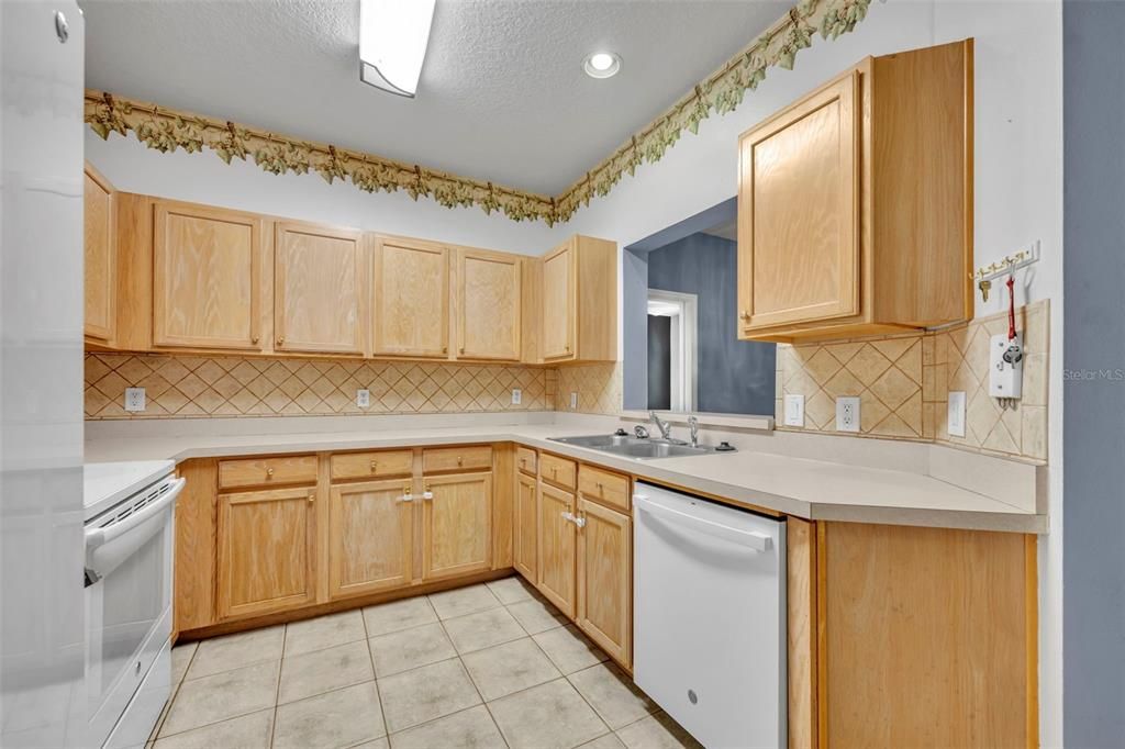 For Sale: $195,000 (3 beds, 2 baths, 1351 Square Feet)