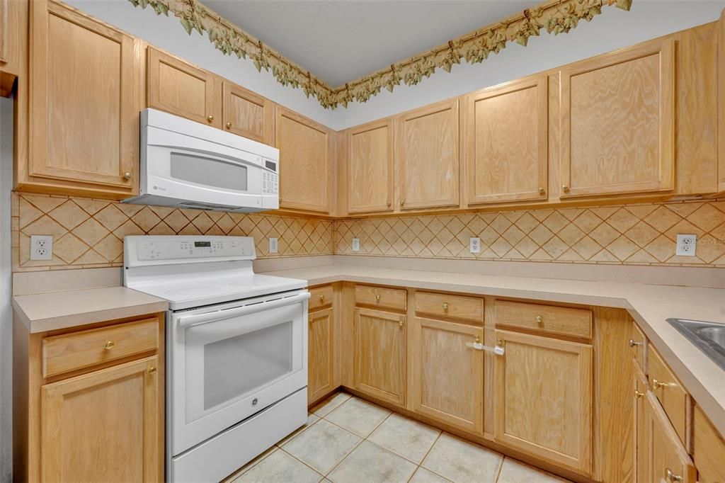 For Sale: $195,000 (3 beds, 2 baths, 1351 Square Feet)