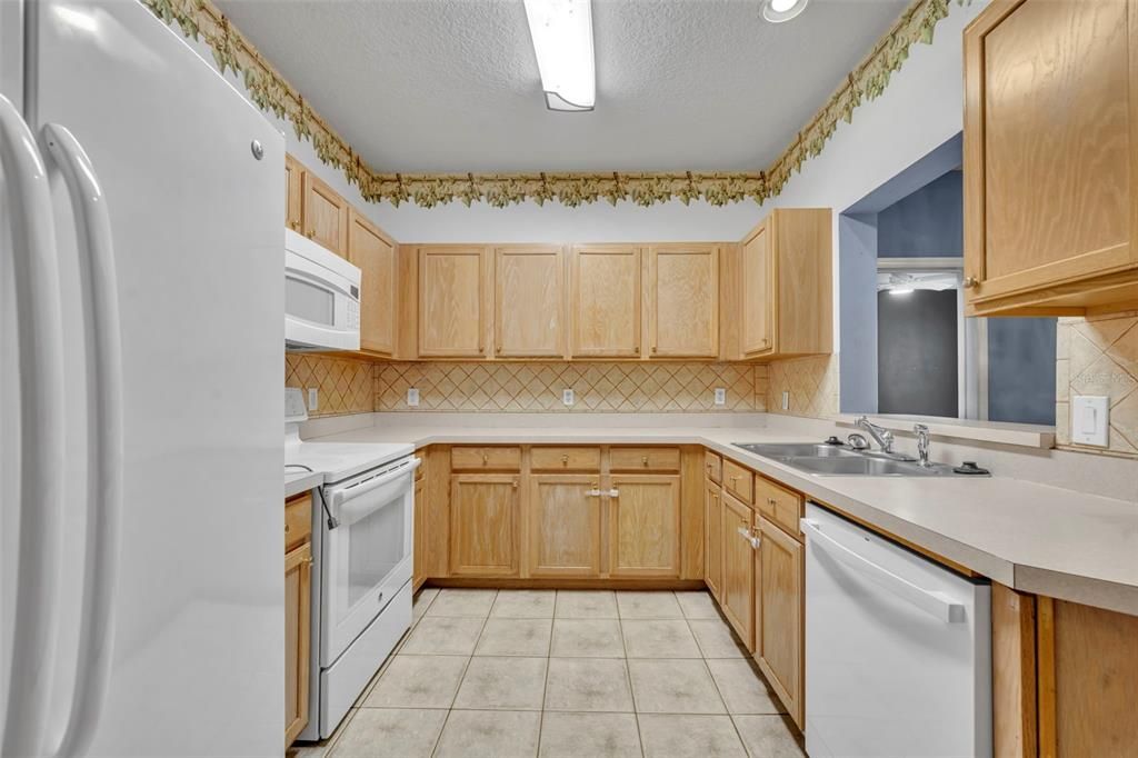 For Sale: $195,000 (3 beds, 2 baths, 1351 Square Feet)