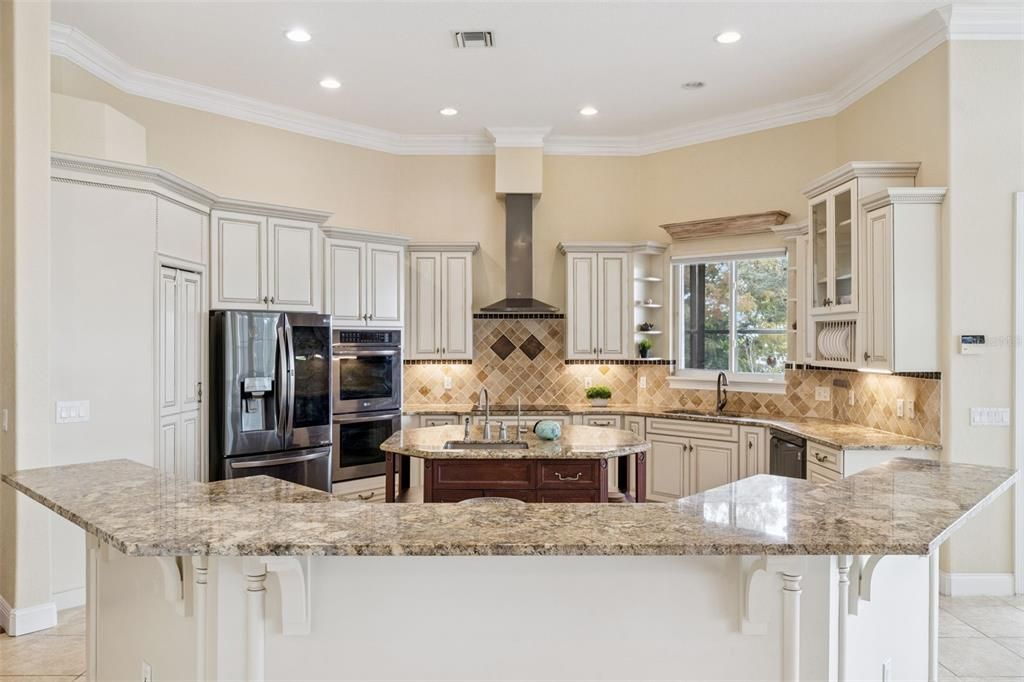 For Sale: $2,160,000 (5 beds, 6 baths, 6141 Square Feet)