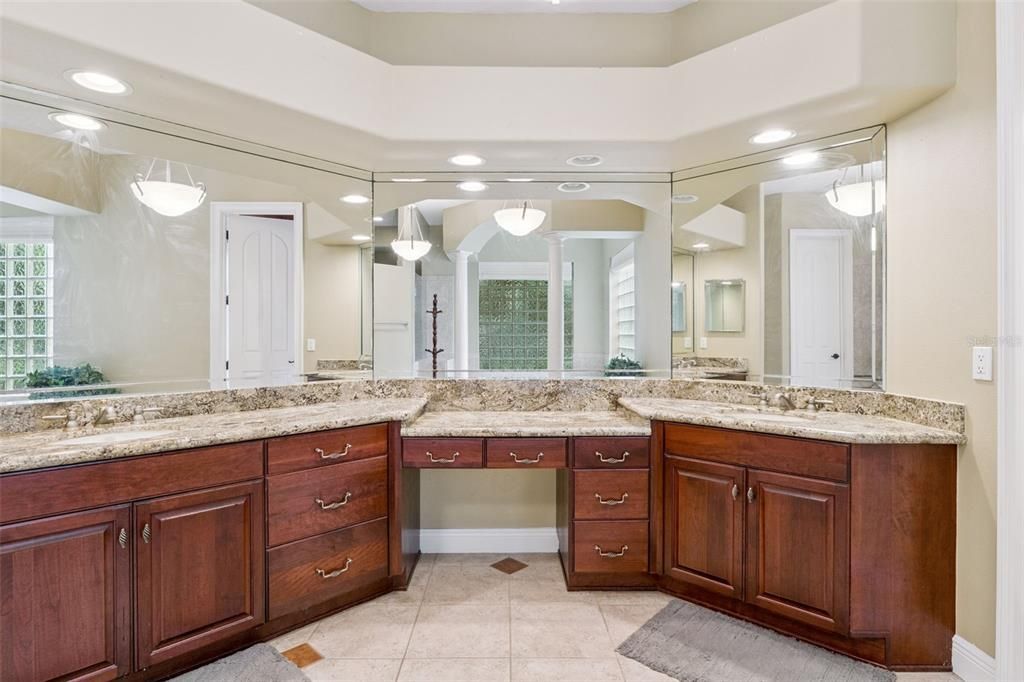 For Sale: $2,160,000 (5 beds, 6 baths, 6141 Square Feet)