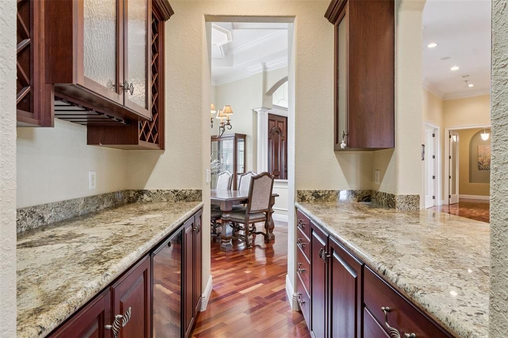 For Sale: $2,160,000 (5 beds, 6 baths, 6141 Square Feet)