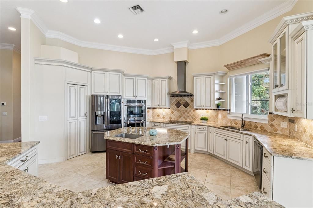 For Sale: $2,160,000 (5 beds, 6 baths, 6141 Square Feet)