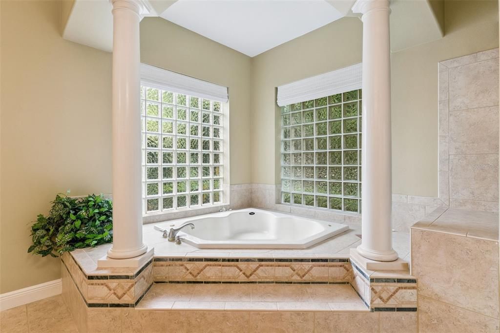 For Sale: $2,160,000 (5 beds, 6 baths, 6141 Square Feet)