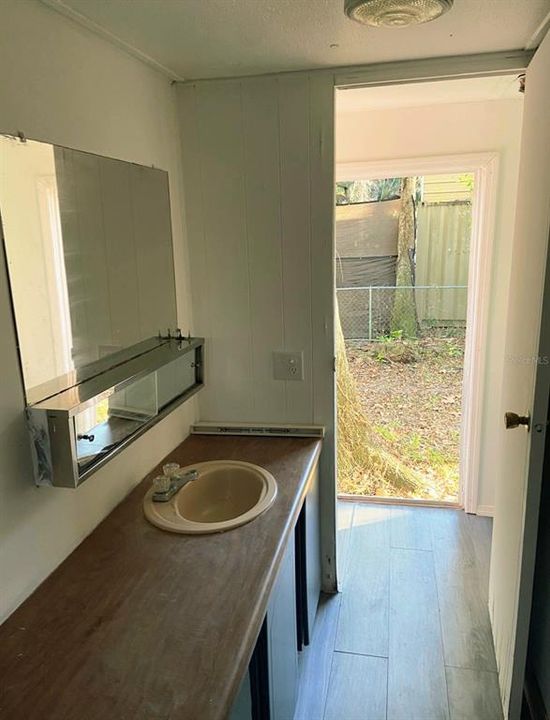 待售: $99,000 (2 贝兹, 1 浴室, 672 平方英尺)