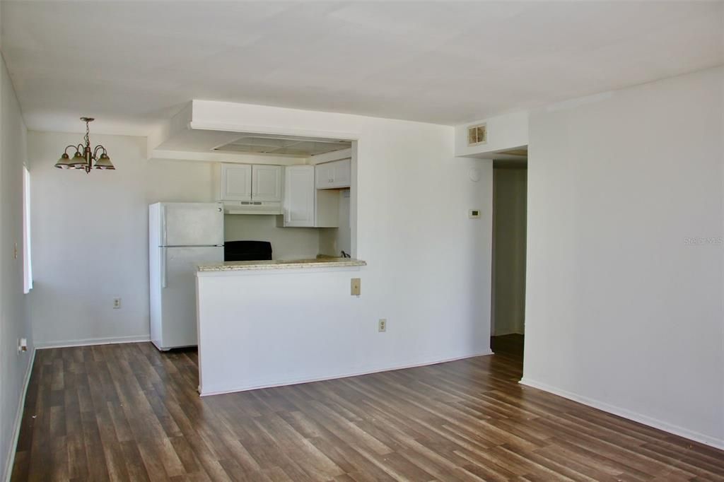 В аренду: $975 (1 спален, 1 ванн, 600 Квадратных фут)