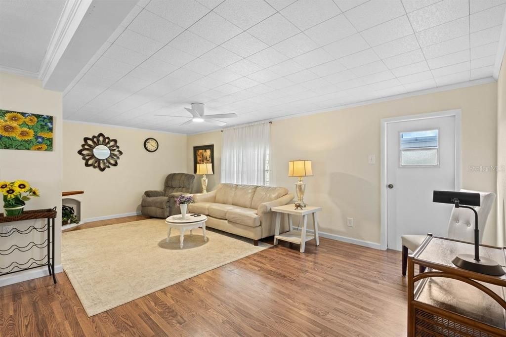 For Sale: $134,900 (3 beds, 2 baths, 1280 Square Feet)