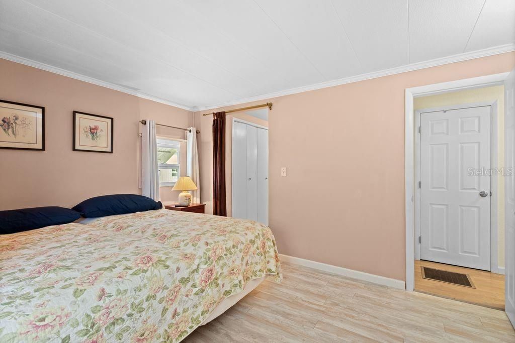 For Sale: $134,900 (3 beds, 2 baths, 1280 Square Feet)