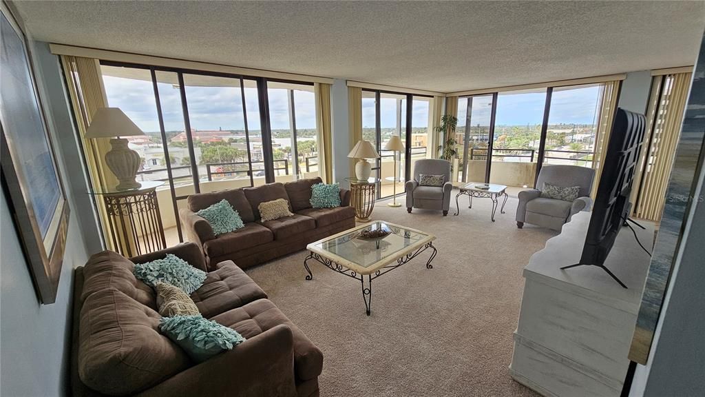 For Sale: $384,000 (2 beds, 2 baths, 1360 Square Feet)