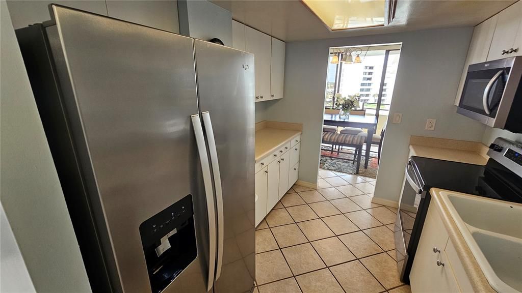 For Sale: $384,000 (2 beds, 2 baths, 1360 Square Feet)