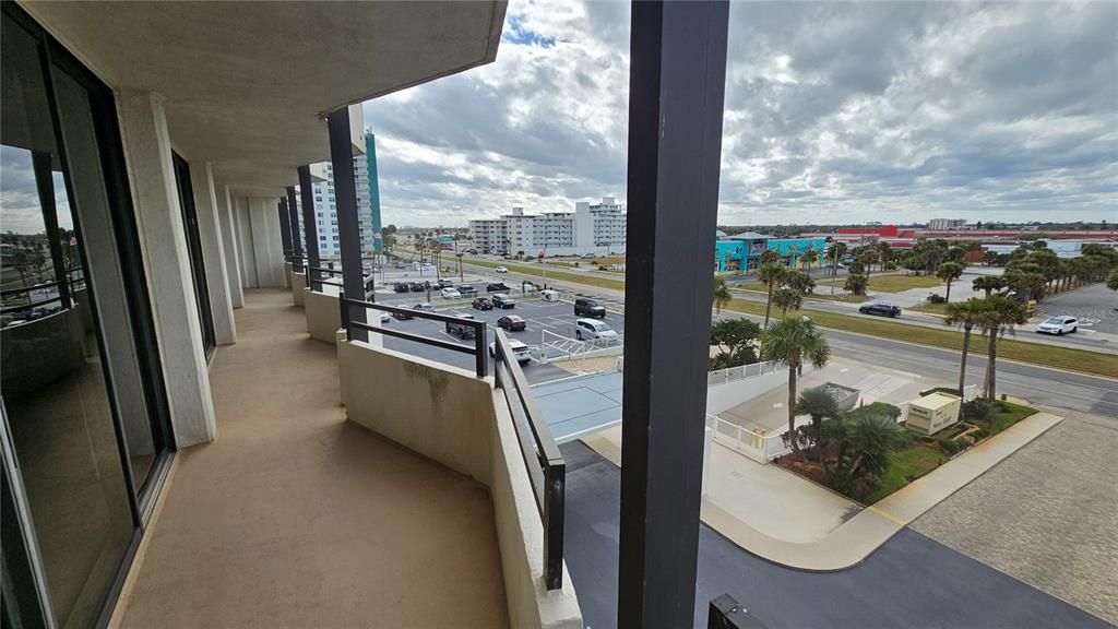 For Sale: $384,000 (2 beds, 2 baths, 1360 Square Feet)