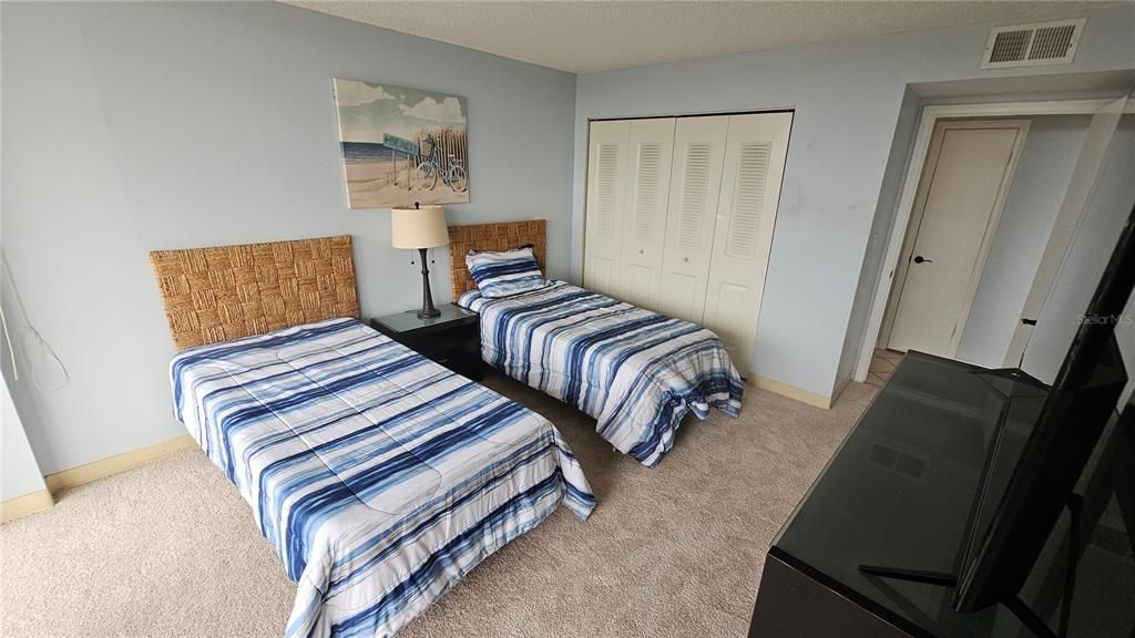 For Sale: $384,000 (2 beds, 2 baths, 1360 Square Feet)