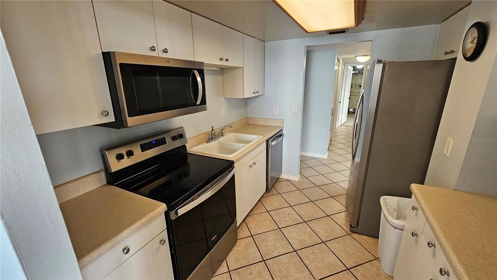 For Sale: $384,000 (2 beds, 2 baths, 1360 Square Feet)