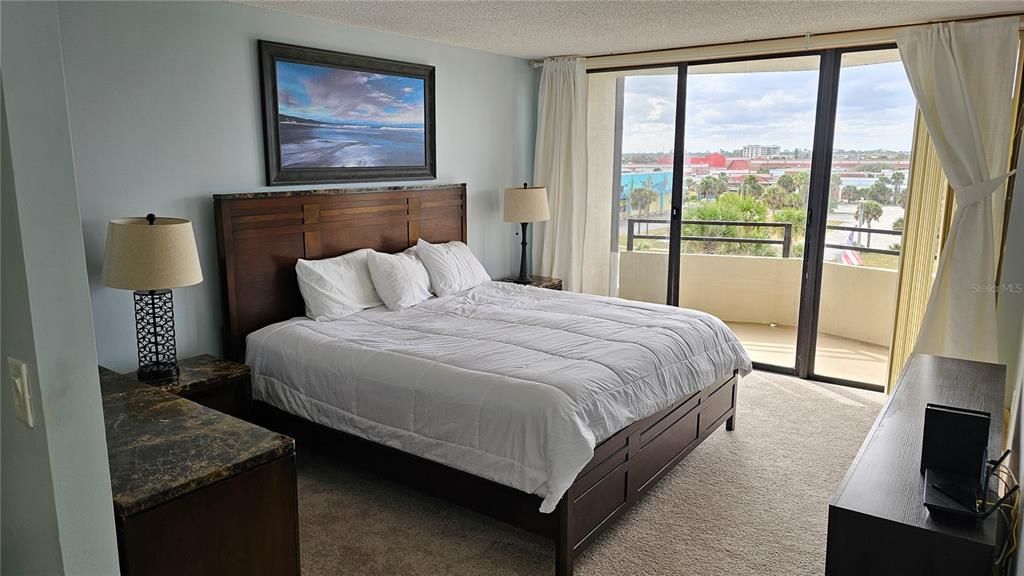 For Sale: $384,000 (2 beds, 2 baths, 1360 Square Feet)