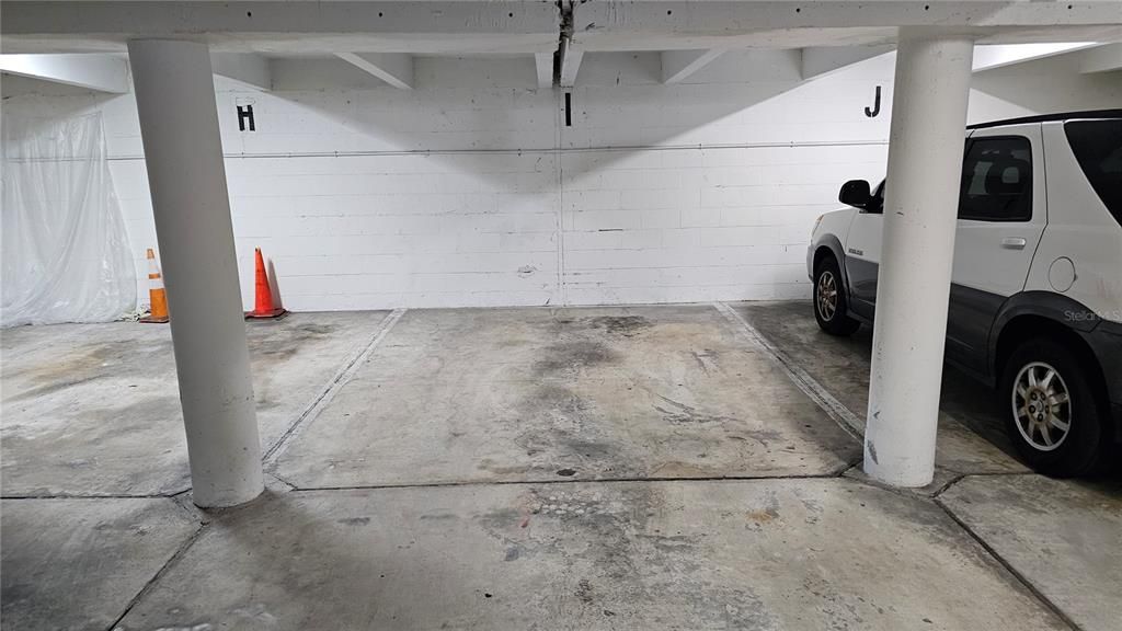 For Sale: $384,000 (2 beds, 2 baths, 1360 Square Feet)