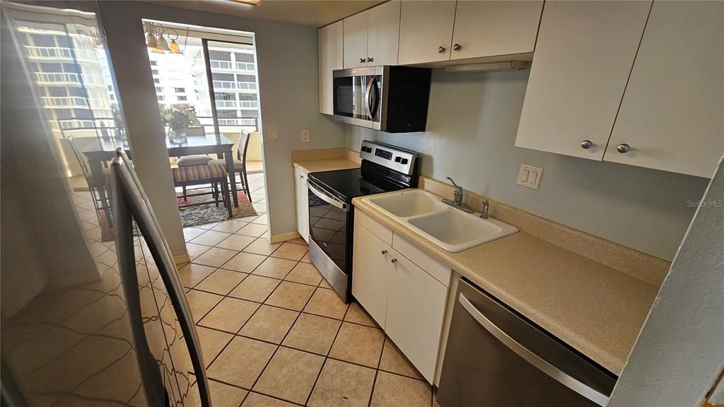 For Sale: $384,000 (2 beds, 2 baths, 1360 Square Feet)