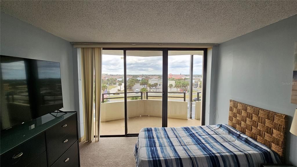 For Sale: $384,000 (2 beds, 2 baths, 1360 Square Feet)