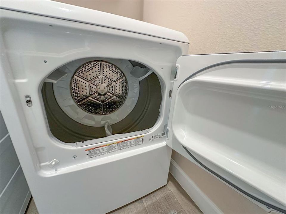 待售: $369,900 (2 贝兹, 2 浴室, 1683 平方英尺)