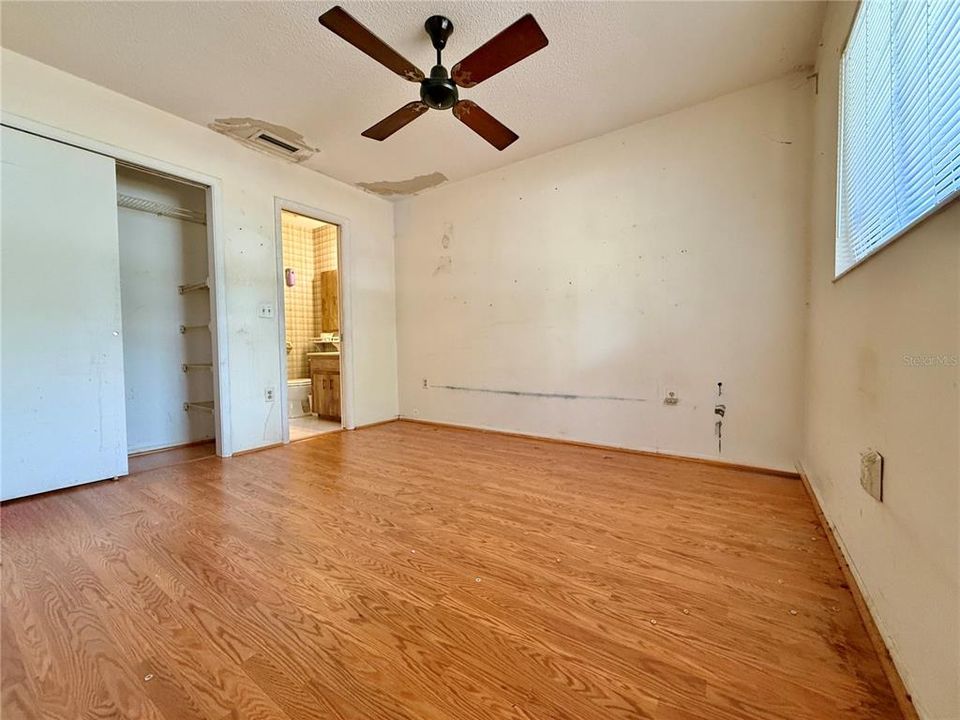 На продажу: $207,000 (2 спален, 2 ванн, 1064 Квадратных фут)