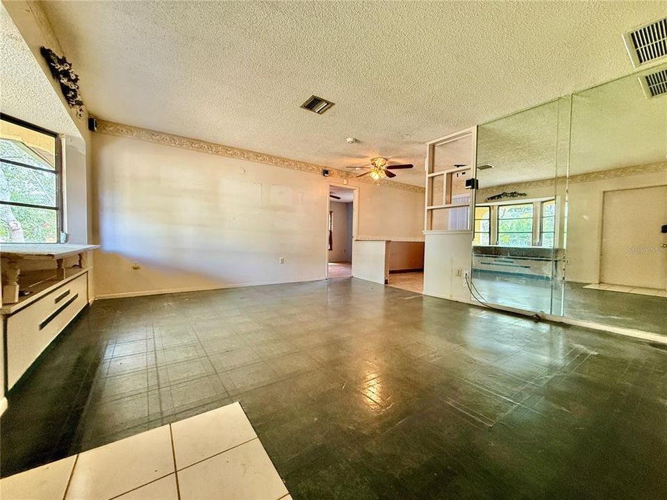 На продажу: $207,000 (2 спален, 2 ванн, 1064 Квадратных фут)