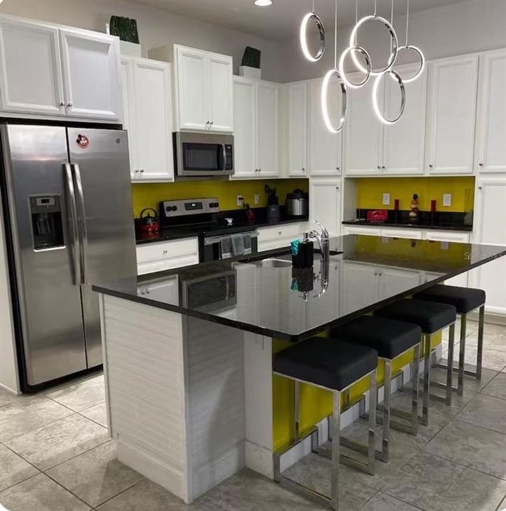 En Venta: $385,000 (4 camas, 4 baños, 2094 Pies cuadrados)