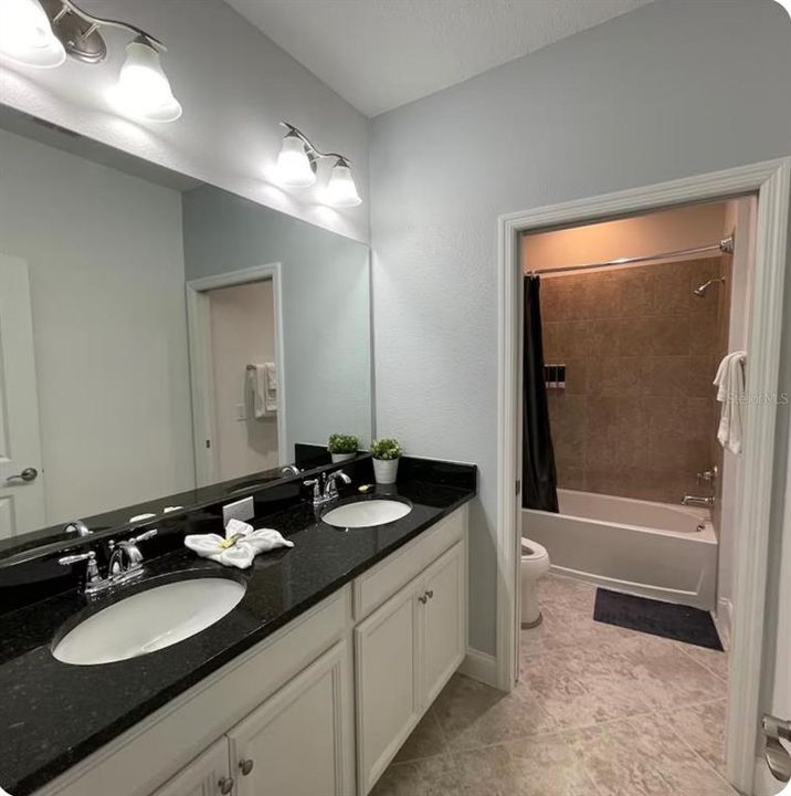 En Venta: $385,000 (4 camas, 4 baños, 2094 Pies cuadrados)