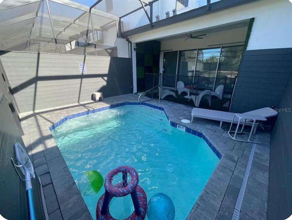 En Venta: $385,000 (4 camas, 4 baños, 2094 Pies cuadrados)