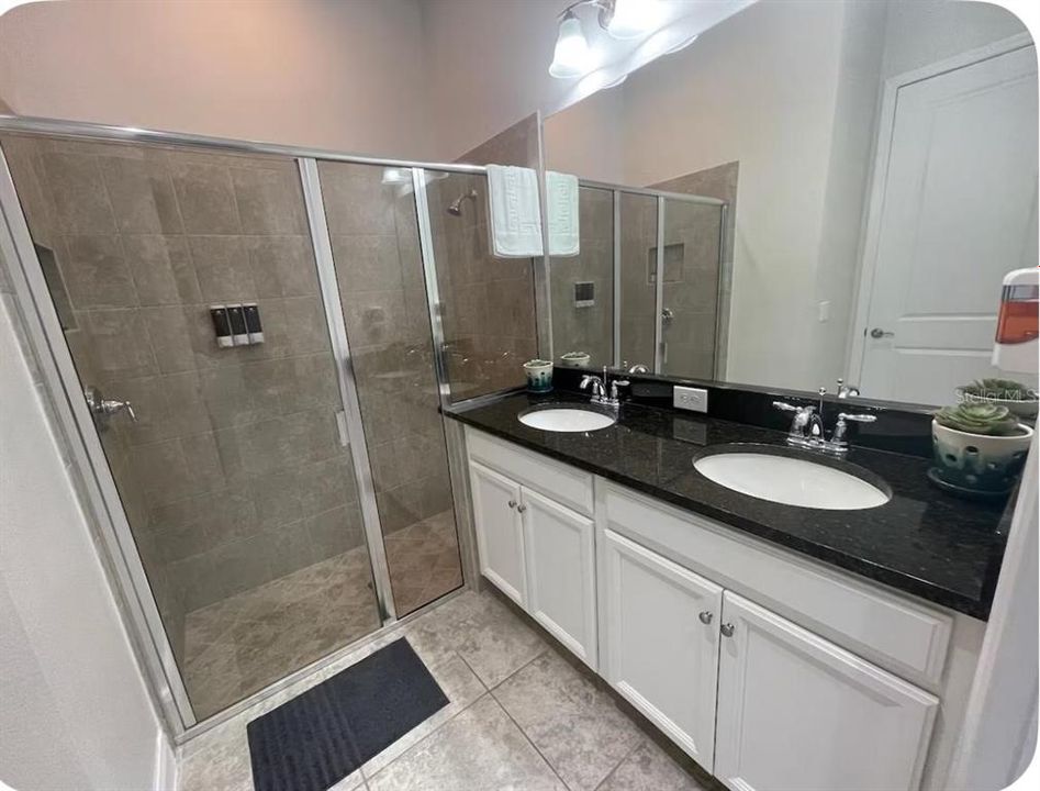 En Venta: $385,000 (4 camas, 4 baños, 2094 Pies cuadrados)