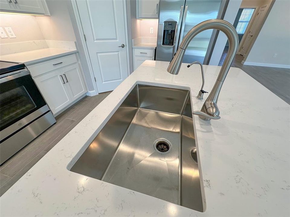 For Rent: $2,300 (2 beds, 2 baths, 1683 Square Feet)