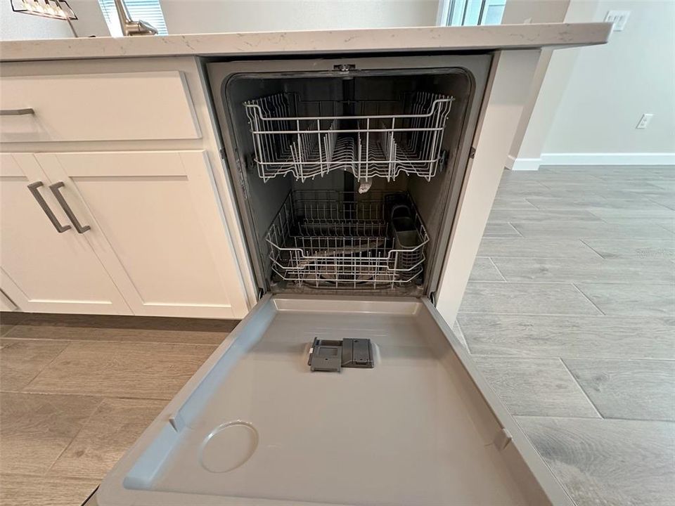 For Rent: $2,300 (2 beds, 2 baths, 1683 Square Feet)