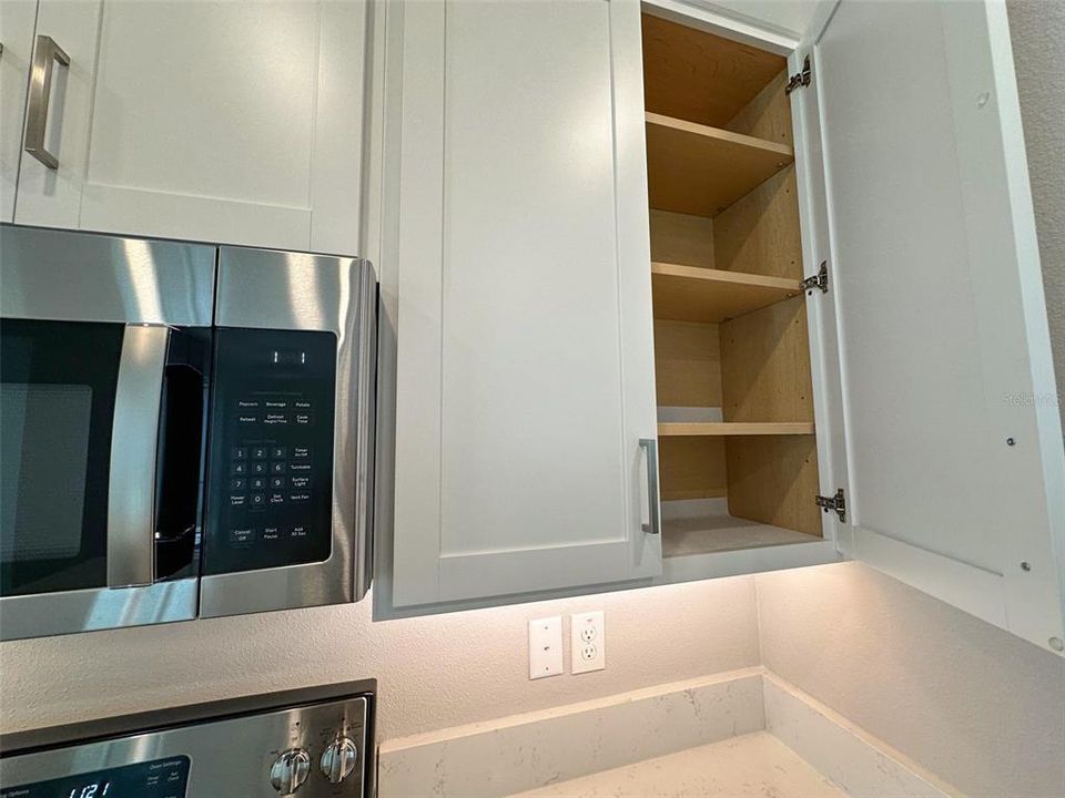 For Rent: $2,300 (2 beds, 2 baths, 1683 Square Feet)