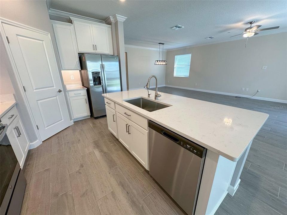 For Rent: $2,300 (2 beds, 2 baths, 1683 Square Feet)