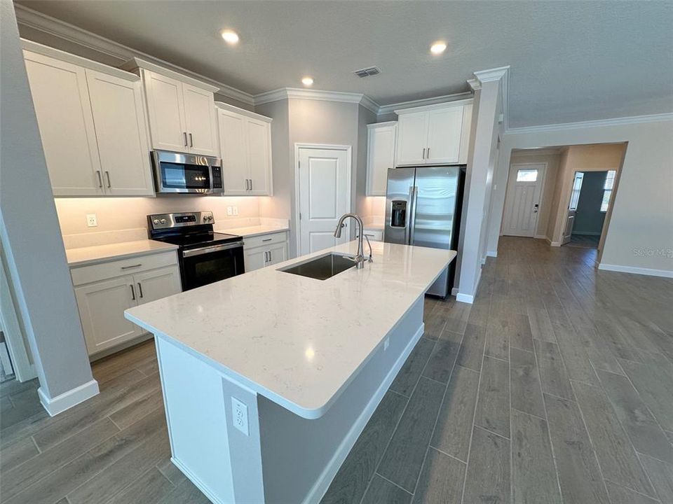 For Rent: $2,300 (2 beds, 2 baths, 1683 Square Feet)