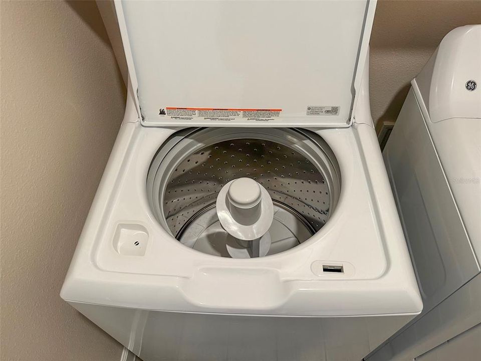 For Rent: $2,300 (2 beds, 2 baths, 1683 Square Feet)