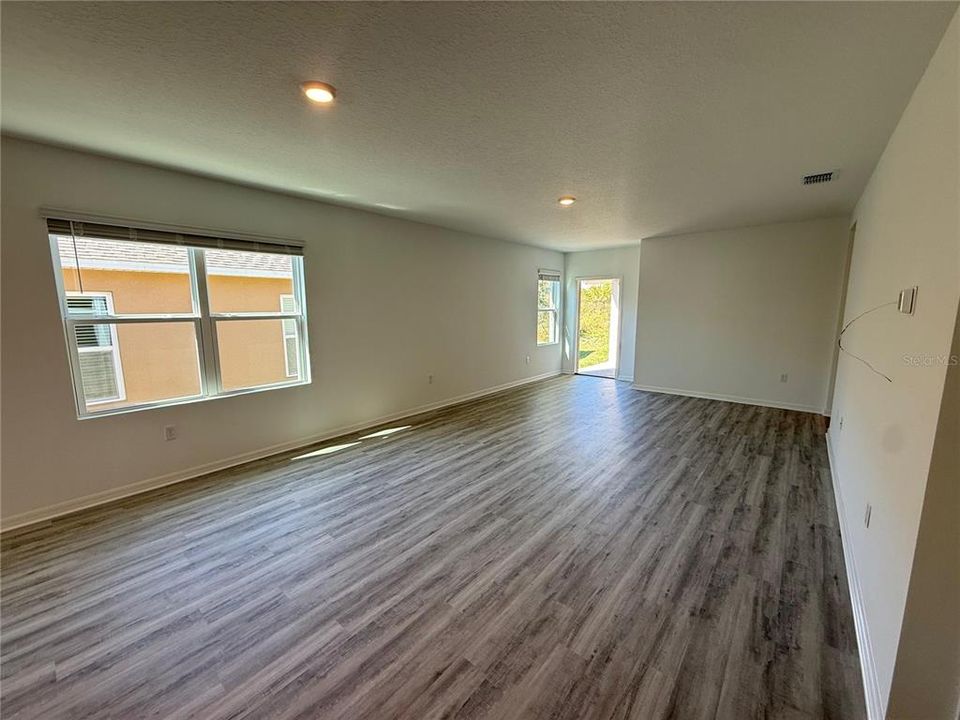 В аренду: $2,550 (4 спален, 2 ванн, 1665 Квадратных фут)