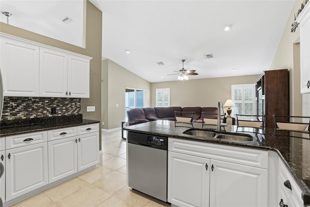 待售: $425,000 (3 贝兹, 2 浴室, 1842 平方英尺)