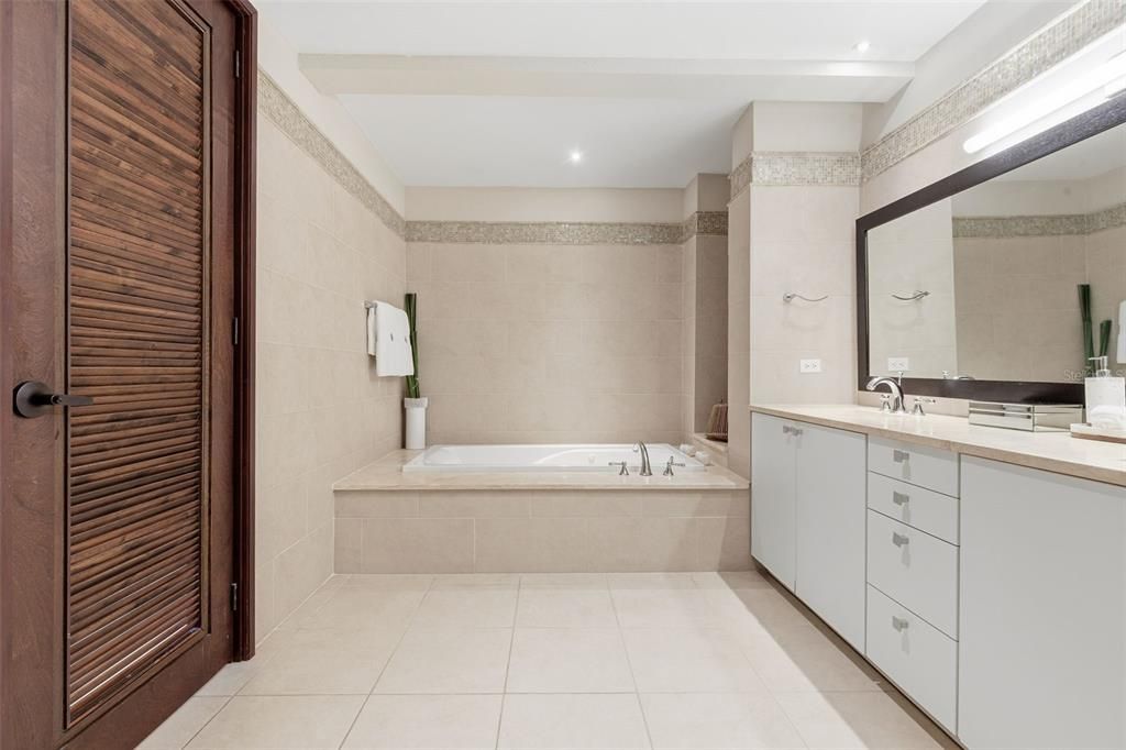 For Sale: $3,950,000 (4 beds, 4 baths, 3461 Square Feet)