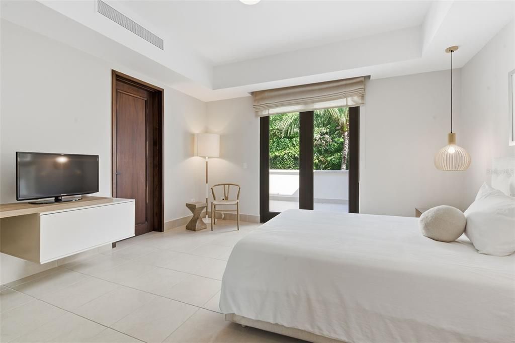 For Sale: $3,950,000 (4 beds, 4 baths, 3461 Square Feet)