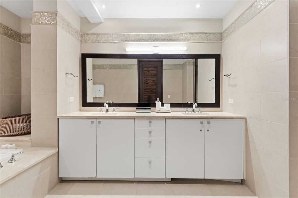 For Sale: $3,950,000 (4 beds, 4 baths, 3461 Square Feet)