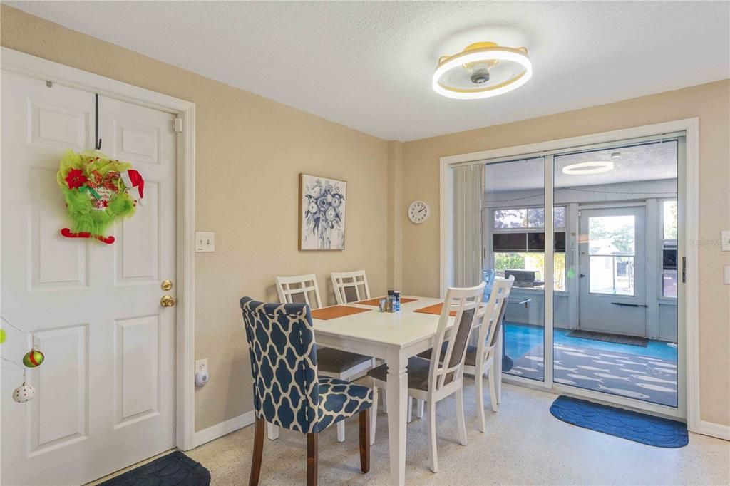 待售: $369,900 (2 贝兹, 2 浴室, 1118 平方英尺)