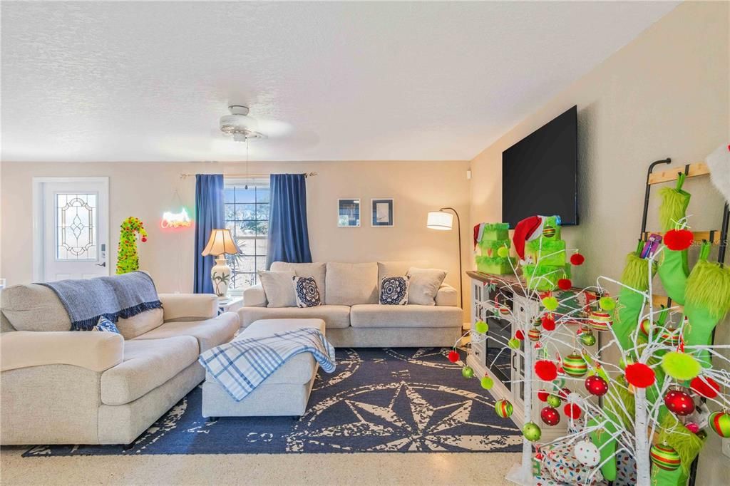 待售: $369,900 (2 贝兹, 2 浴室, 1118 平方英尺)