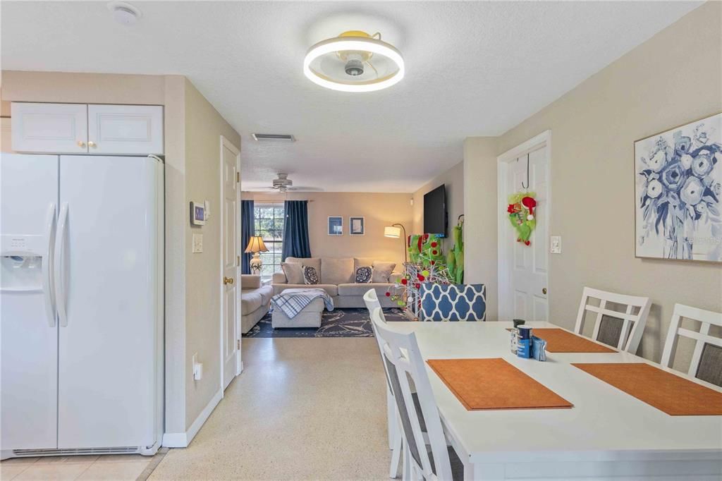 待售: $369,900 (2 贝兹, 2 浴室, 1118 平方英尺)