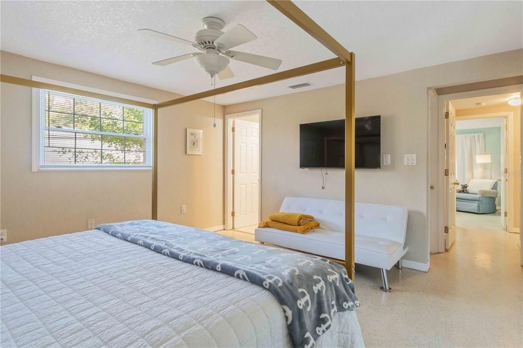 待售: $369,900 (2 贝兹, 2 浴室, 1118 平方英尺)