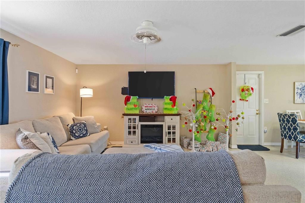 待售: $369,900 (2 贝兹, 2 浴室, 1118 平方英尺)