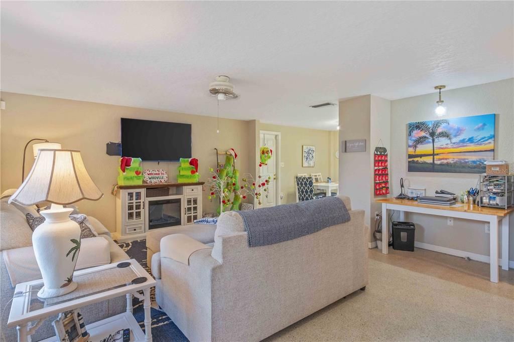 待售: $369,900 (2 贝兹, 2 浴室, 1118 平方英尺)