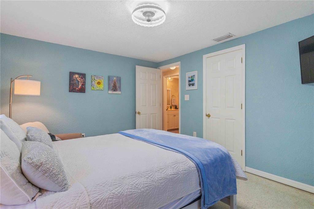 待售: $369,900 (2 贝兹, 2 浴室, 1118 平方英尺)