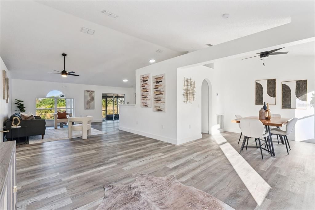 На продажу: $365,000 (4 спален, 2 ванн, 1779 Квадратных фут)