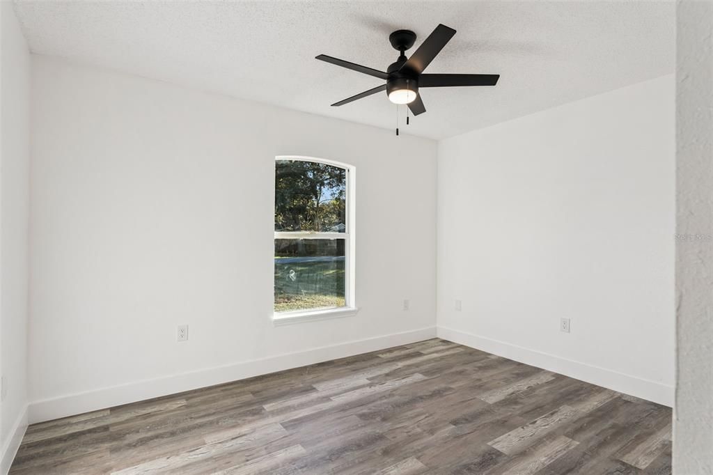 На продажу: $365,000 (4 спален, 2 ванн, 1779 Квадратных фут)